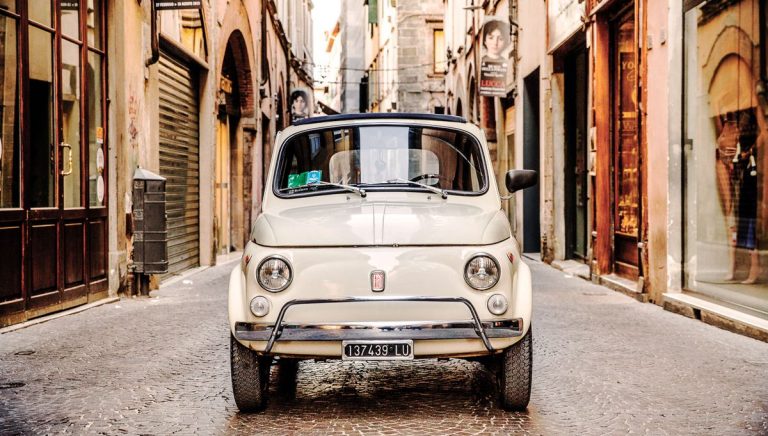 Fiat 500 Mobil Klasik Asli Italia yang Kini Dapat Dimiliki