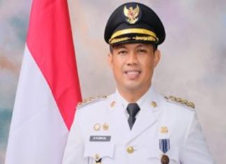 KPK Gelar OTT di Cilacap, Bupati Syamsul Aulia Rachman Ditangkap dan Dibawa ke Jakarta Potret Bupati Cilacap Syamsul Aulia Rachman yang terjaring OTT KPK hari ini.