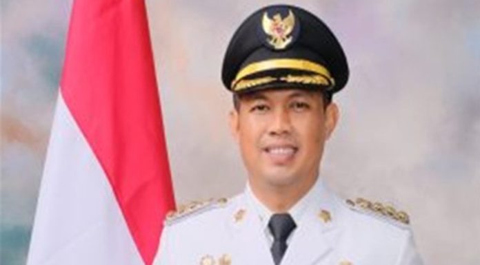 KPK Gelar OTT di Cilacap, Bupati Syamsul Aulia Rachman Ditangkap dan Dibawa ke Jakarta Potret Bupati Cilacap Syamsul Aulia Rachman yang terjaring OTT KPK hari ini.
