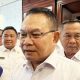 Kepala Staf Kepresidenan Dudung Abdurachman saat memberikan keterangan mengenai persiapan pengamanan dan serap aspirasi Hari Buruh 2026.