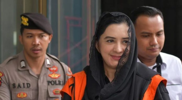 KPK Dalami Korupsi Pengadaan Makanan RS di Pekalongan, Masa Tahanan Fadia Arafiq Diperpanjang Mantan Bupati Pekalongan Fadia Arafiq di gedung KPK.