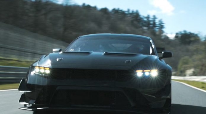 Ford Mustang GTD Competition Catatkan Rekor Fantastis di Nürburgring, Kalahkan Corvette ZR1X Ford Mustang GTD Competition melesat di tikungan sirkuit Nürburgring Nordschleife dalam uji coba rekor kecepatan.