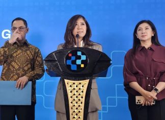Komdigi Jatuhkan Sanksi Teguran ke Google, Imbas Ketidakpatuhan YouTube terhadap PP Tunas Menteri Komdigi Meutya Hafid saat memberikan keterangan pers mengenai sanksi untuk Google dan YouTube terkait aturan perlindungan anak di ruang digital.