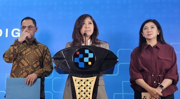 Komdigi Jatuhkan Sanksi Teguran ke Google, Imbas Ketidakpatuhan YouTube terhadap PP Tunas Menteri Komdigi Meutya Hafid saat memberikan keterangan pers mengenai sanksi untuk Google dan YouTube terkait aturan perlindungan anak di ruang digital.