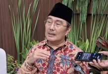 Jimly Asshiddiqie Dorong Transformasi Kode Etik Menjadi Sistem Peradilan Etik Independen Prof. Jimly Asshiddiqie memberikan pemaparan dalam peluncuran buku Etika Yang Melembaga di kantor DKPP Jakarta.