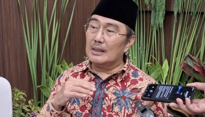 Prof. Jimly Asshiddiqie memberikan pemaparan dalam peluncuran buku Etika Yang Melembaga di kantor DKPP Jakarta.