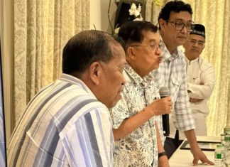 Jusuf Kalla Beri Klarifikasi Terkait Istilah “Syahid” di Ceramah UGM yang Viral Jusuf Kalla memberikan keterangan pers di Jakarta didampingi tim hukum terkait video viral ceramah syahid di UGM.