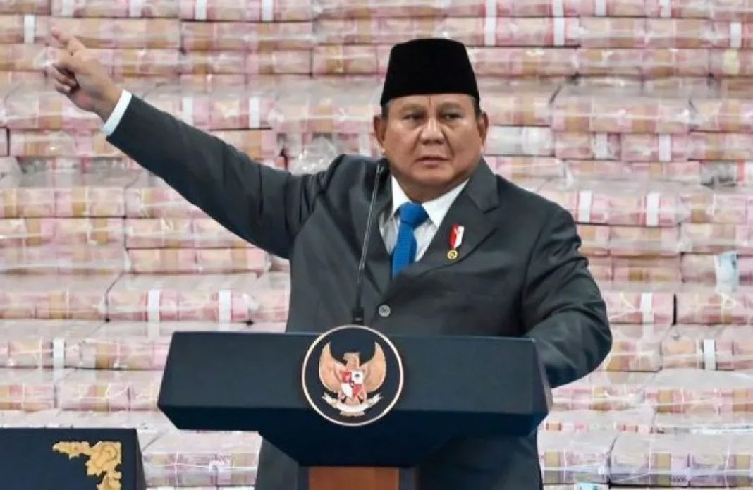 Prabowo_Satgas Presiden Prabowo Subianto memberikan arahan tegas terkait penyelamatan keuangan negara dan penguasaan kawasan hutan di Kejaksaan Agung.