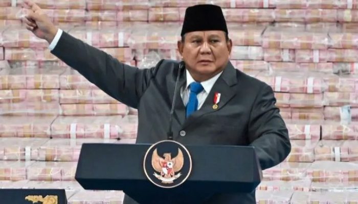 Presiden Prabowo Subianto memberikan arahan tegas terkait penyelamatan keuangan negara dan penguasaan kawasan hutan di Kejaksaan Agung.