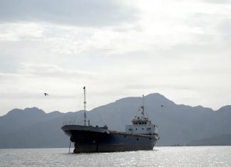 Ketegangan Memuncak: Militer AS Resmi Blokade Seluruh Pelabuhan Iran Mulai Hari Ini Kapal di Selat Hormuz dan Teluk Oman. Bokade maritim dilakukan oleh armada militer Amerika Serikat.