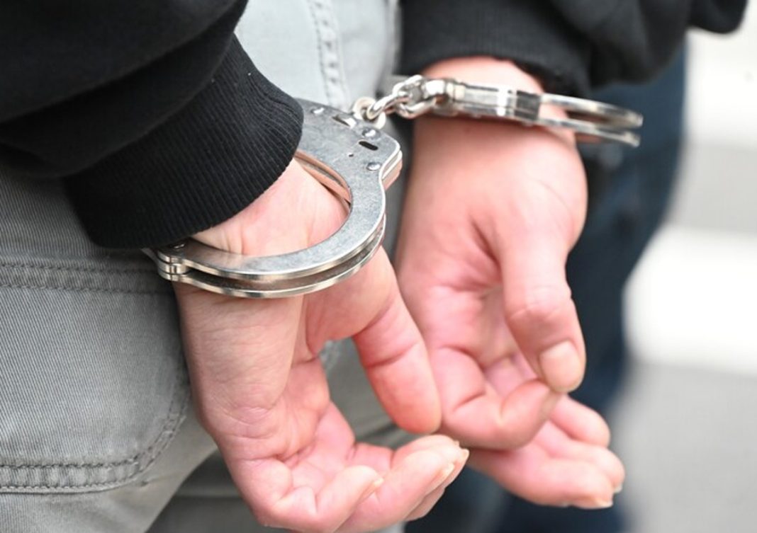 Ilustrasi penyitaan perangkat internet satelit Starlink oleh otoritas keamanan Iran di wilayah perbatasan barat laut.