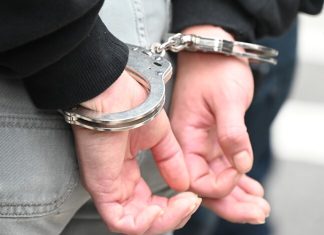 Iran Tangkap 4 Orang Terkait Penyelundupan Perangkat Starlink dan Dugaan Intelijen AS-Israel Ilustrasi penyitaan perangkat internet satelit Starlink oleh otoritas keamanan Iran di wilayah perbatasan barat laut.