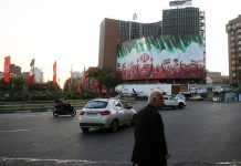 Kebuntuan Diplomasi: Iran Belum Sepakati Kelanjutan Perundingan dengan Amerika Serikat Suasana diplomatik di Islamabad, Pakistan sebagai mediator konflik Amerika Serikat dan Iran di Timur Tengah.