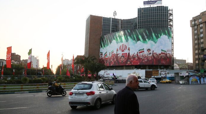 Kebuntuan Diplomasi: Iran Belum Sepakati Kelanjutan Perundingan dengan Amerika Serikat Suasana diplomatik di Islamabad, Pakistan sebagai mediator konflik Amerika Serikat dan Iran di Timur Tengah.