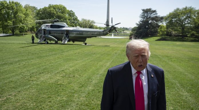 Trump Umumkan Gencatan Senjata Israel-Lebanon, Desak Hizbullah Akhiri Pertumpahan Darah Presiden AS Donald Trump memberikan pernyataan mengenai kesepakatan damai antara Lebanon dan Israel dari Gedung Putih.