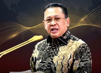 KWP Awards 2026: Bamsoet Dinobatkan Sebagai Legislator Penggerak Profesionalisme Aparat Penegak Hukum Bambang Soesatyo menerima penghargaan KWP Awards 2026 di Ruang Pustakaloka, Gedung Nusantara IV, Kompleks Parlemen.
