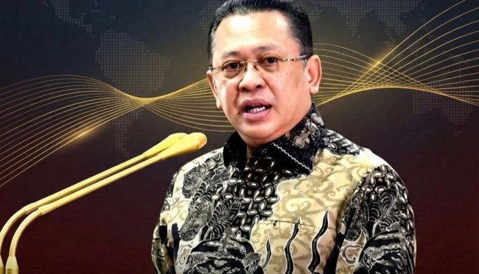 Bambang Soesatyo menerima penghargaan KWP Awards 2026 di Ruang Pustakaloka, Gedung Nusantara IV, Kompleks Parlemen.