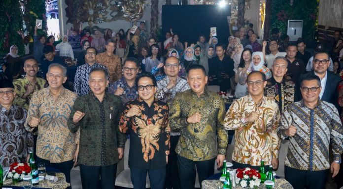 Bamsoet Dorong Transformasi Koperasi Merah Putih: Solusi Merek Kolektif untuk Produk Lokal Bambang Soesatyo memberikan sambutan pada peluncuran buku Penguatan Koperasi Merah Putih di Parle Senayan, Jakarta.