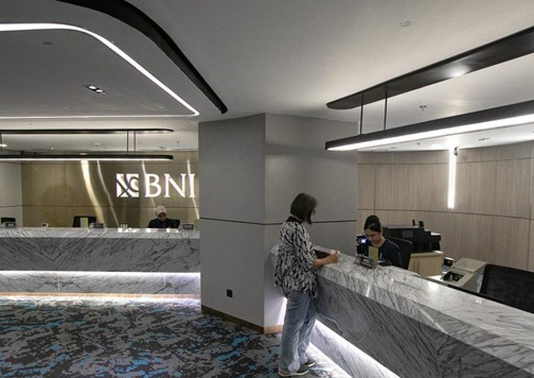 Direktur BNI memberikan keterangan pers mengenai komitmen pengembalian dana nasabah CU Paroki Aek Nabara yang digelapkan oknum.