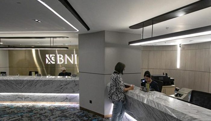 Direktur BNI memberikan keterangan pers mengenai komitmen pengembalian dana nasabah CU Paroki Aek Nabara yang digelapkan oknum.