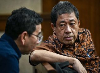 Skandal Korupsi Minyak Rp285 Triliun: Eks Dirut Pertamina Patra Niaga Alfian Nasution Hadapi Vonis Hari Ini Suasana sidang pembacaan vonis kasus korupsi tata kelola minyak mentah Pertamina di PN Jakarta Pusat dengan terdakwa Alfian Nasution.