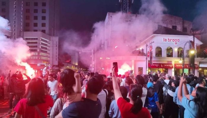 Bandung Membiru dan Menyala! Persib Raih ‘Hattrick’ Juara Beruntun, Cetak Rekor Abadi Sepak Bola Indonesia