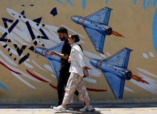 Selat Hormuz Memanas Lagi: Iran Ancam Balasan ‘Lebih Kuat dan Berat’ Pasca Serangan AS-Israel di Pulau Larak