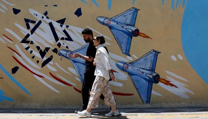 Selat Hormuz Memanas Lagi: Iran Ancam Balasan ‘Lebih Kuat dan Berat’ Pasca Serangan AS-Israel di Pulau Larak