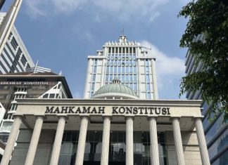 MK Ketok Palu 22 Putusan Hari Ini: Gugatan ‘Pasal Sapu Jagat’ KUHP Baru Jadi Sorotan Suasana ruang sidang pleno Mahkamah Konstitusi RI saat agenda pengucapan putusan pengujian materiil undang-undang.