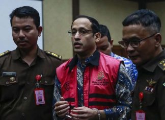 Alasan Kesehatan, Majelis Hakim Kabulkan Nadiem Makarim Jadi Tahanan Rumah Pengalihan status Nadiem Makarim menjadi tahanan rumah dengan penggunaan gelang detektor menunjukkan penerapan instrumen teknologi dalam penegakan hukum pidana khusus di Indonesia.