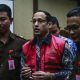 Pengalihan status Nadiem Makarim menjadi tahanan rumah dengan penggunaan gelang detektor menunjukkan penerapan instrumen teknologi dalam penegakan hukum pidana khusus di Indonesia.