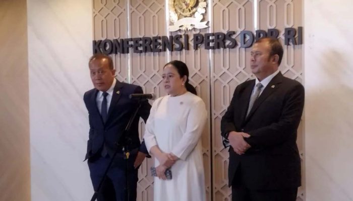 Ketua DPR RI Puan Maharani saat memberikan keterangan di Gedung Parlemen, Jakarta.