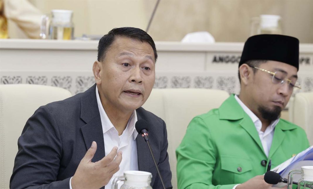 Kontrak Tahunan Bikin Resah, Komisi II DPR Desak Pemerintah Beri Jaminan Karier PPPK Setara PNS Kontrak Tahunan Bikin Resah, Komisi II DPR Desak Pemerintah Beri Jaminan Karier PPPK Setara PNS