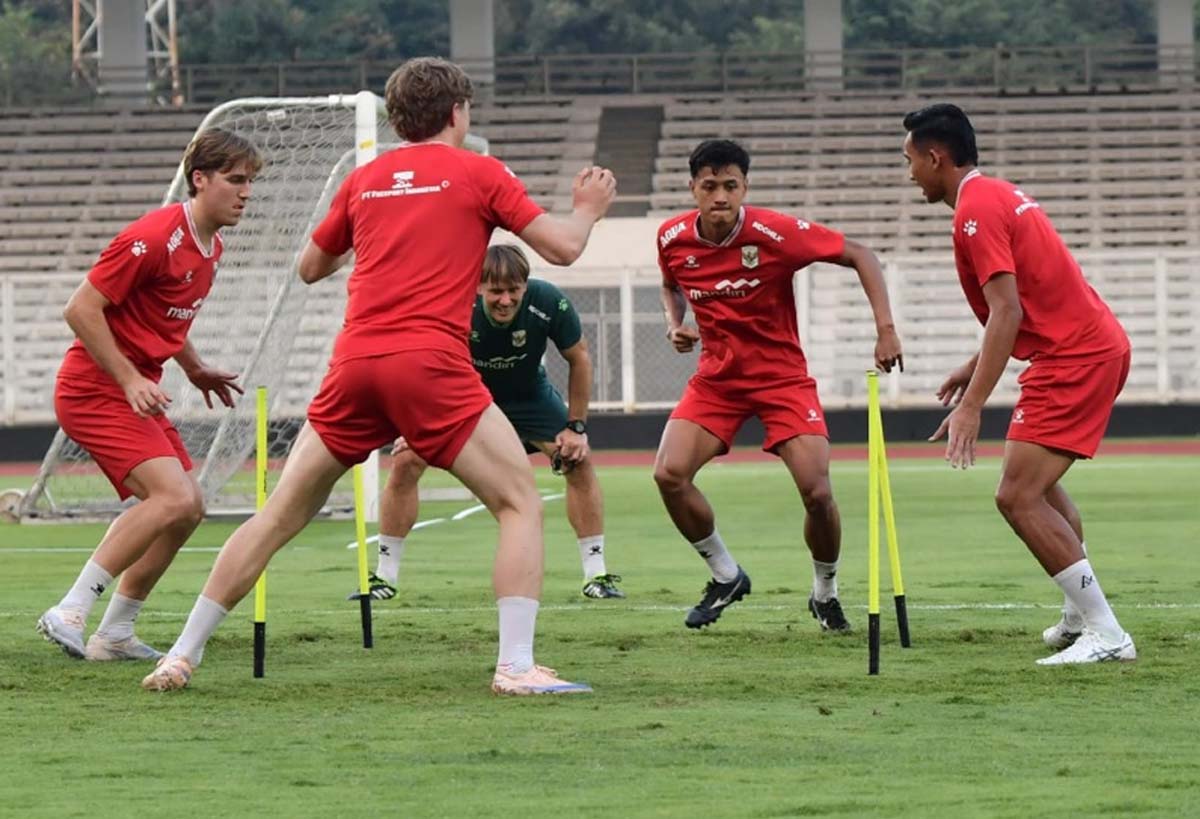 Saksikan Langsung Latihan Garuda, Erick Thohir Beberkan Kondisi Mees Hilgers dan Justin Hubner Jelang Lawan Mozambik