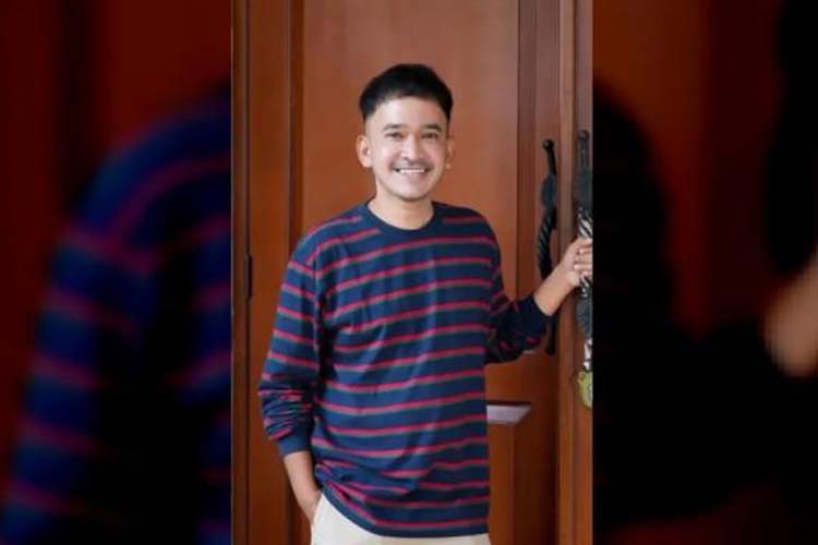 Dugaan Penipuan Investasi: Artis Ruben Onsu Ditetapkan Sebagai Tersangka oleh Polres Metro Jakarta Selatan Dugaan Penipuan Investasi: Artis Ruben Onsu Ditetapkan Sebagai Tersangka oleh Polres Metro Jakarta Selatan